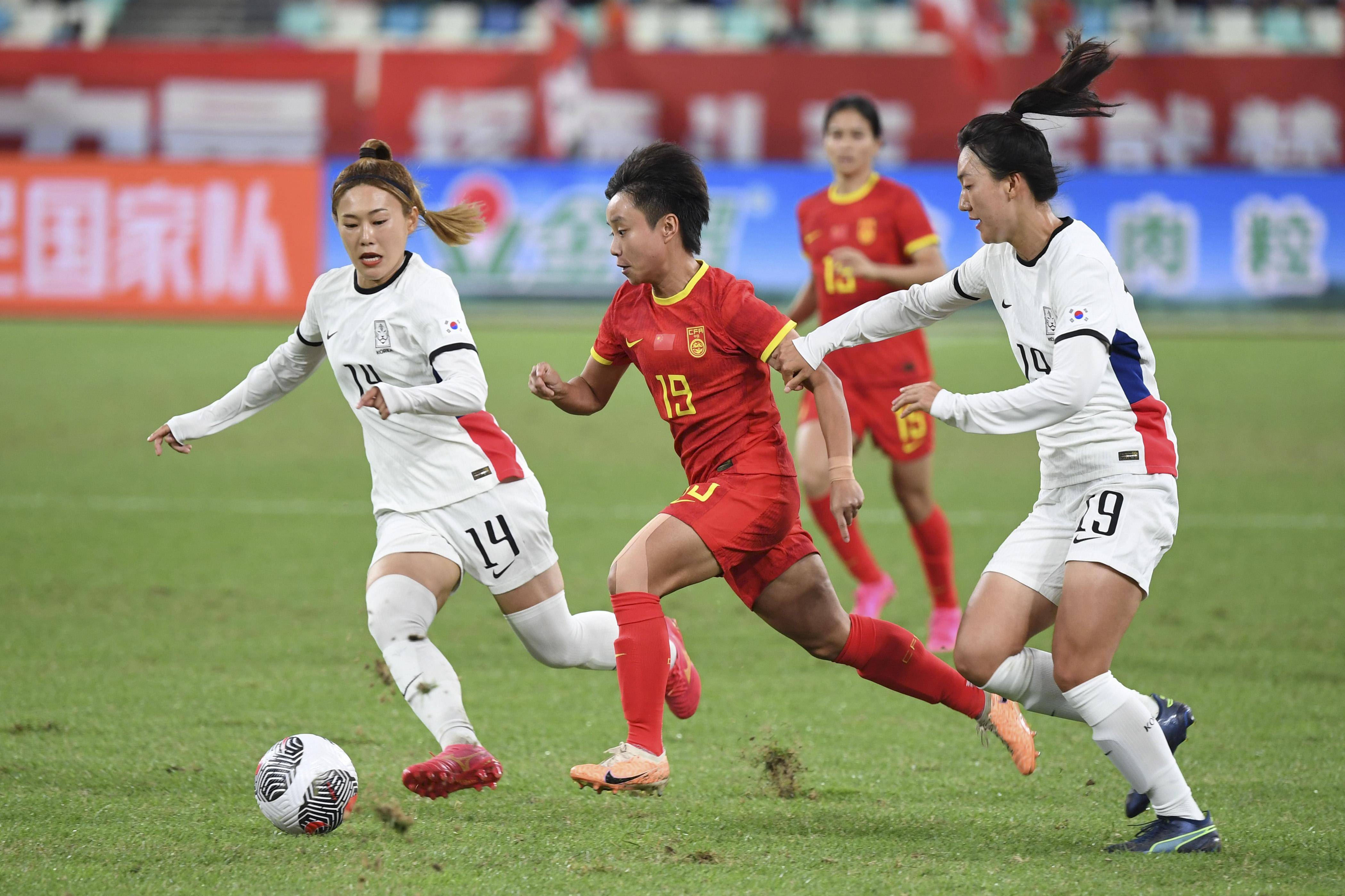 关于中国女足队备战奥运，技术战术训练全面展开的信息