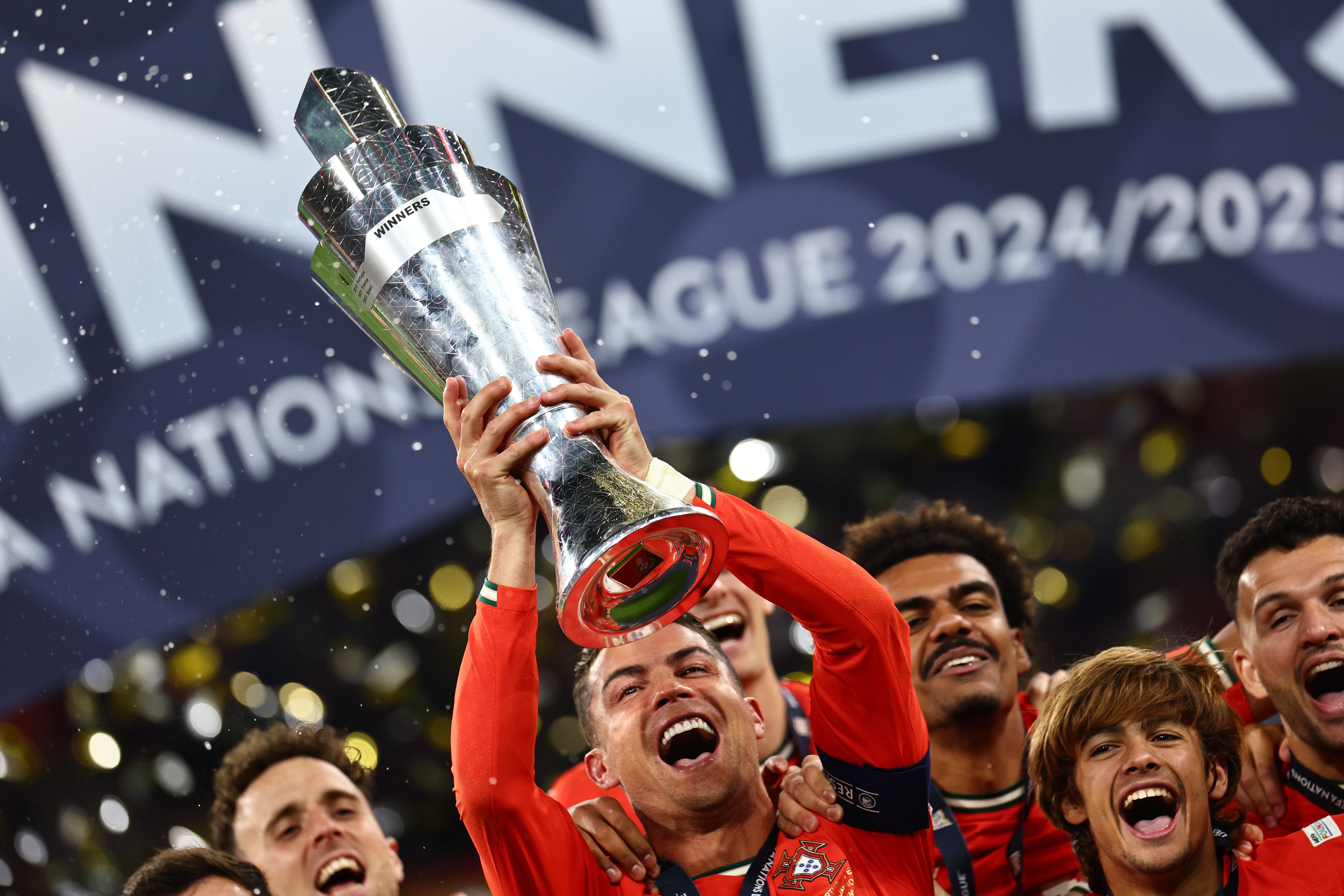 葡萄牙队大胜卢森堡，实现欧预赛三连胜的简单介绍