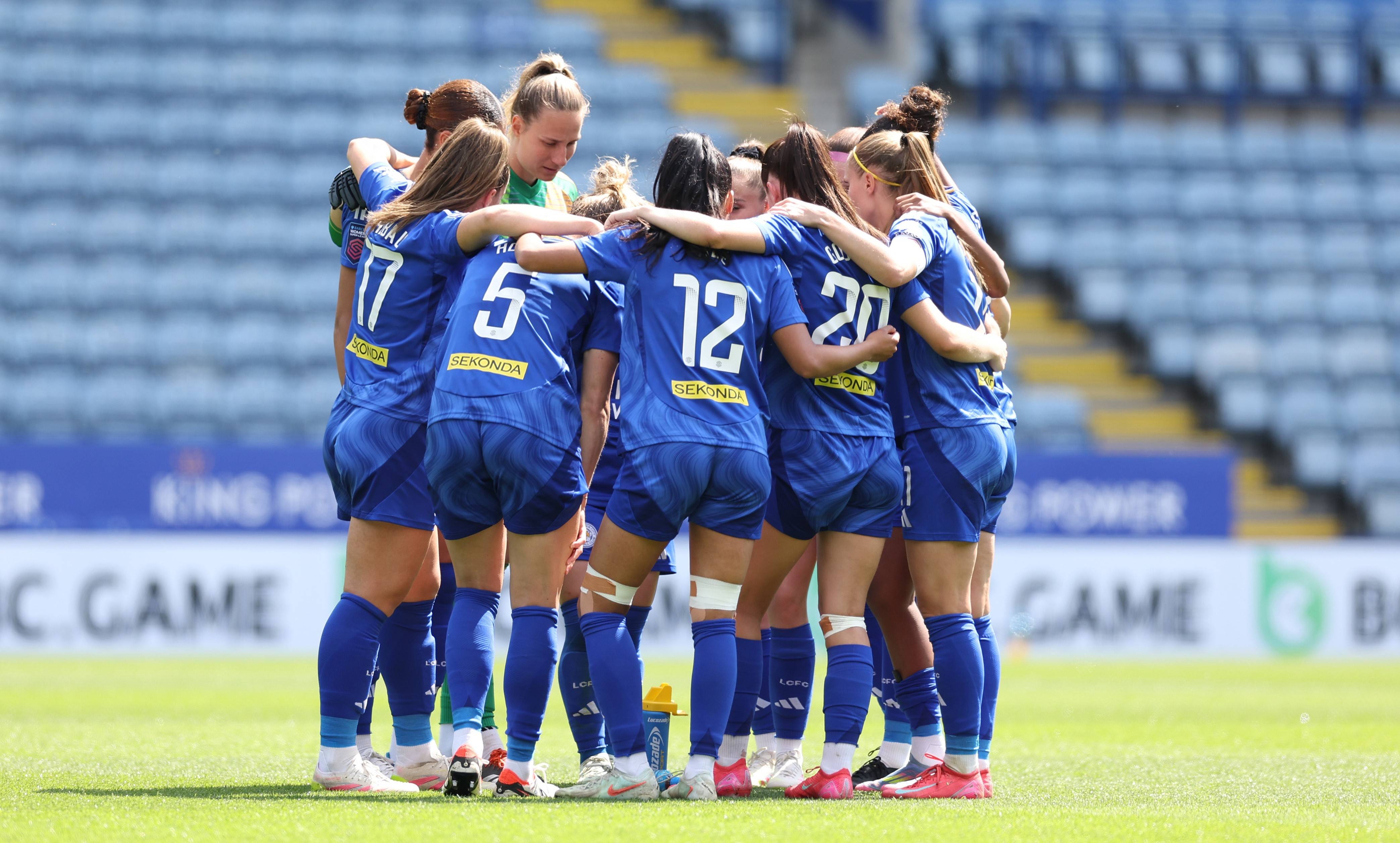 加拿大女足球员训练中状态出色,备战下一场比赛的简单介绍 加拿大女足球员训练中状态出色,备战下一场比赛的简单介绍