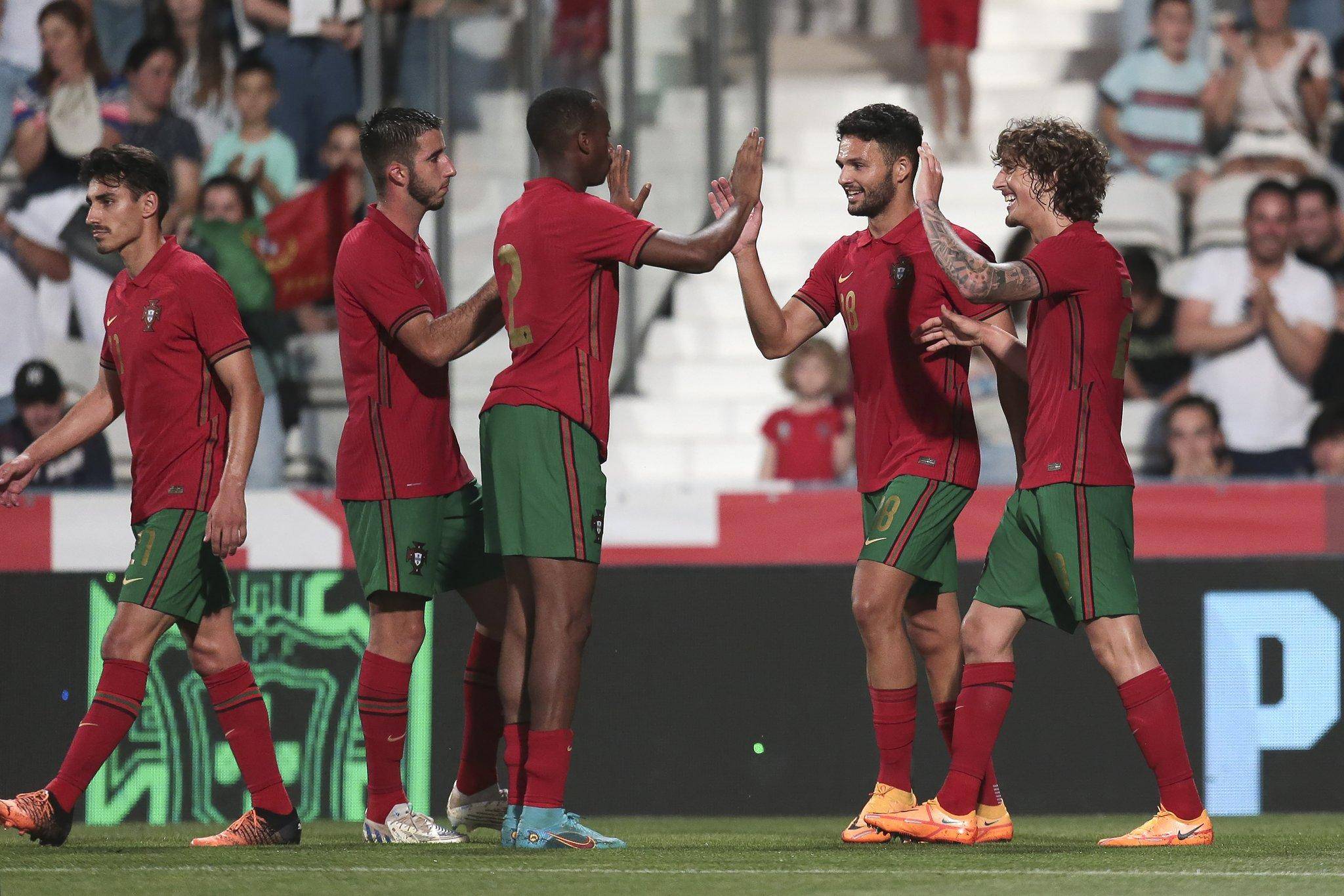 拼搏角逐！国家队备战欧洲预选赛的简单介绍