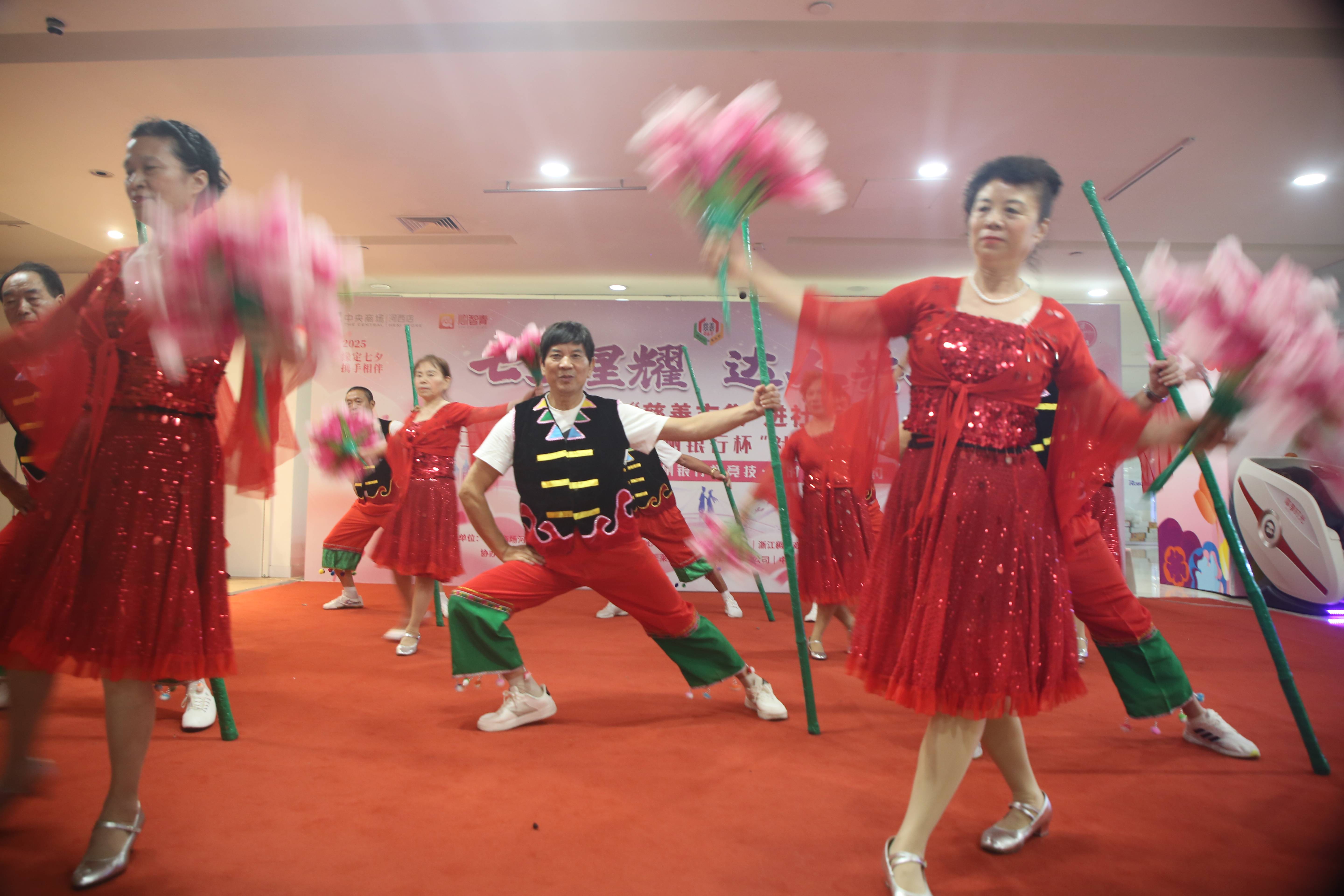 包含一场公益赛在本周末举行,联合球星为慈善事业献爱心的词条 包含一场公益赛在本周末举行,联合球星为慈善事业献爱心的词条