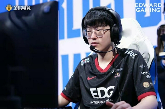 开云体育平台APP-EDG翻盘SHR，ShowMaker拿下关键大龙峡谷大战八强赛，留下经典瞬间的简单介绍