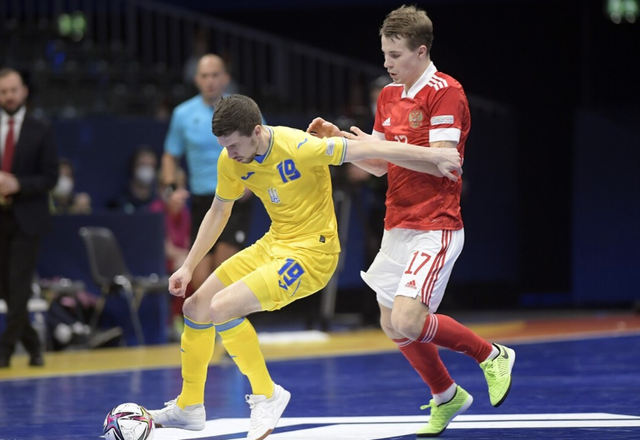 开云体育中国-俄罗斯羽毛球队不敌对手，落后一步