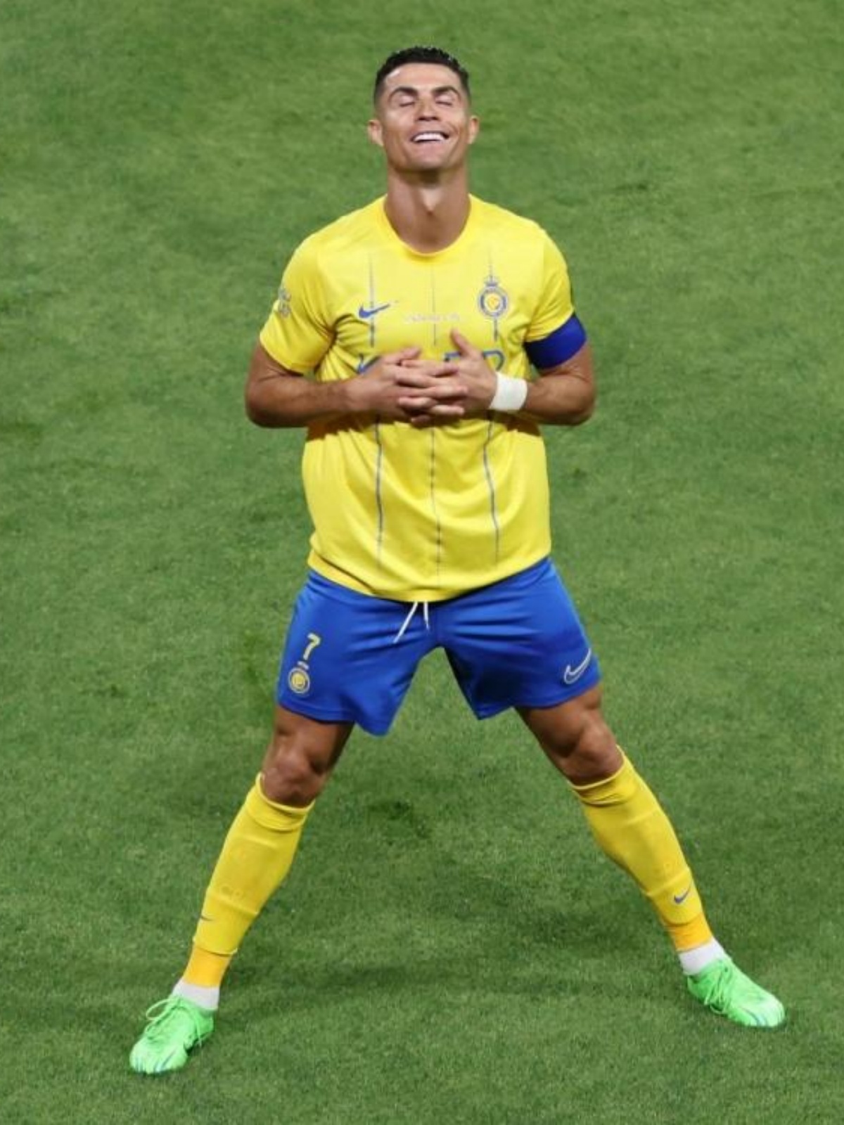 国外足球赛场上球员表现出色 国外足球赛场上球员表现出色