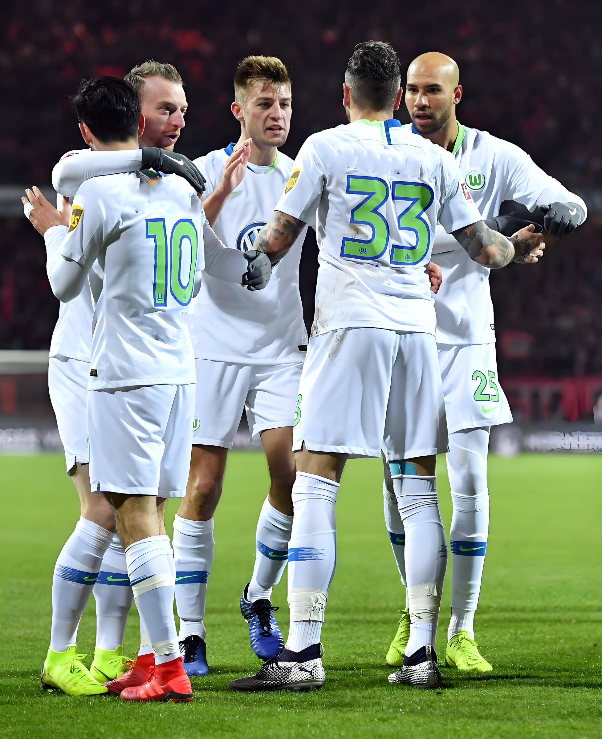 关于莱比锡红牛主场惨败，后防线失常的信息