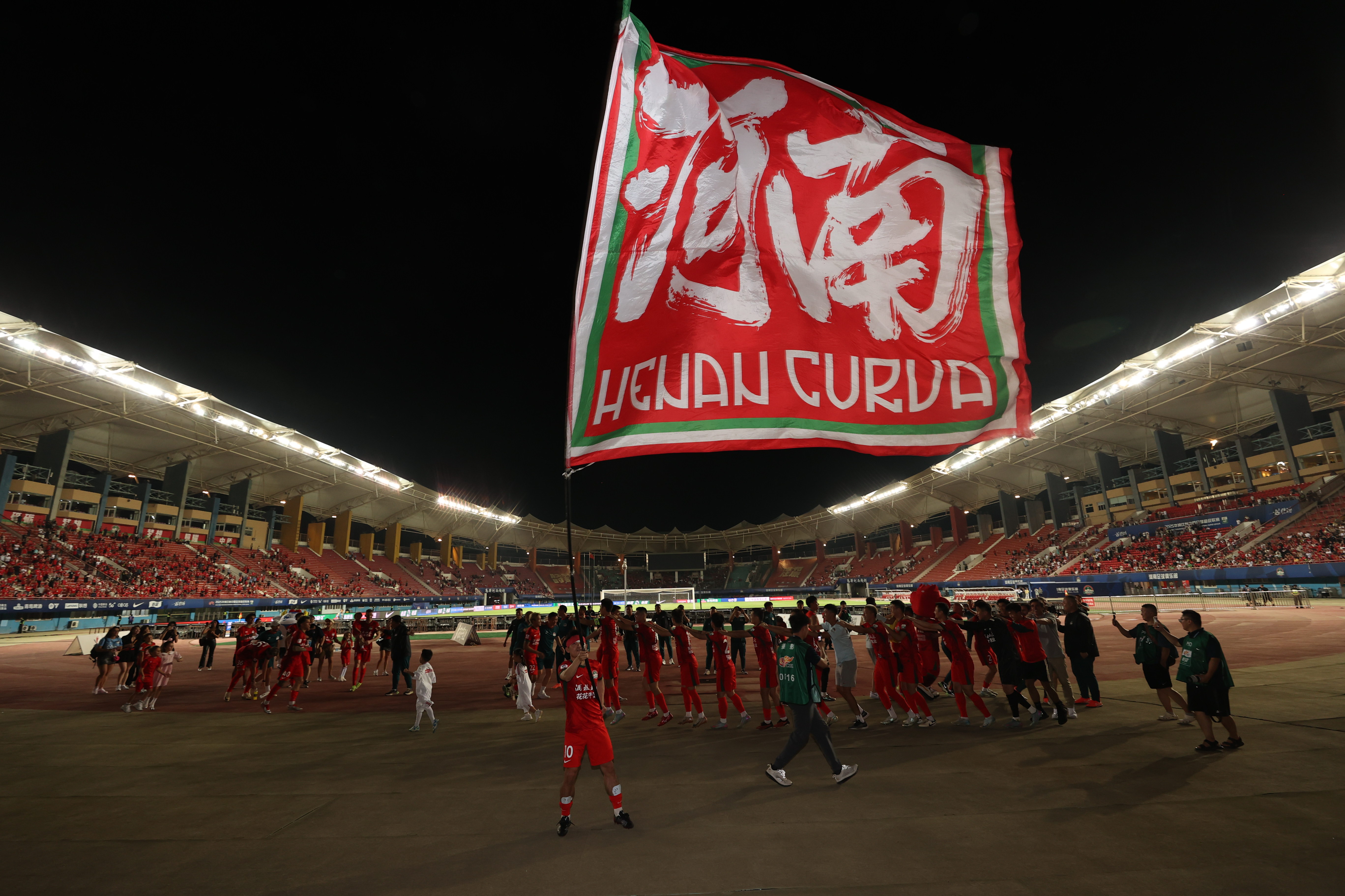 河南建业主场失分,中超排名逐渐下滑 河南建业主场失分,中超排名逐渐下滑