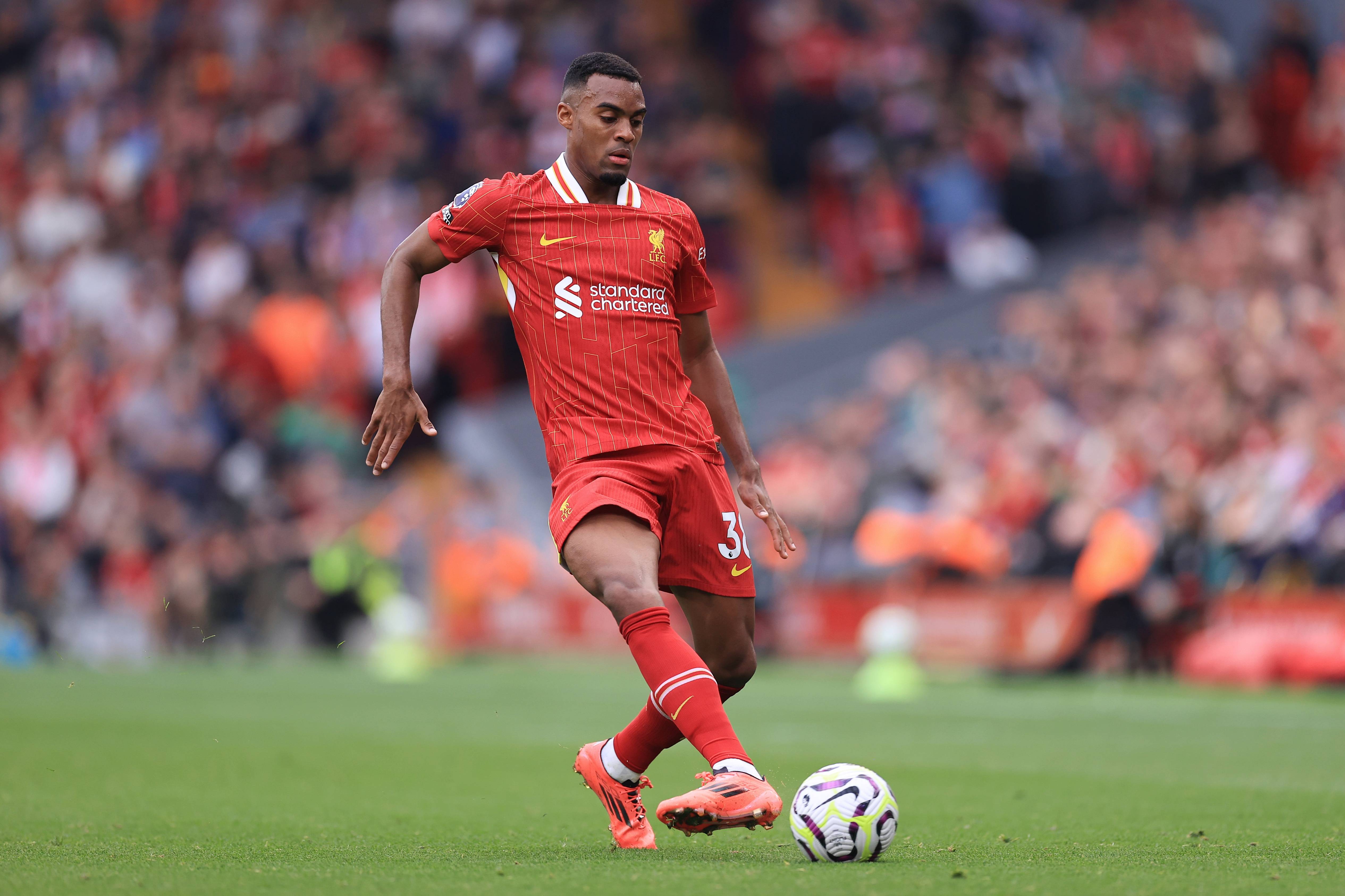 新晋球星在比赛中表现出色，引发关注