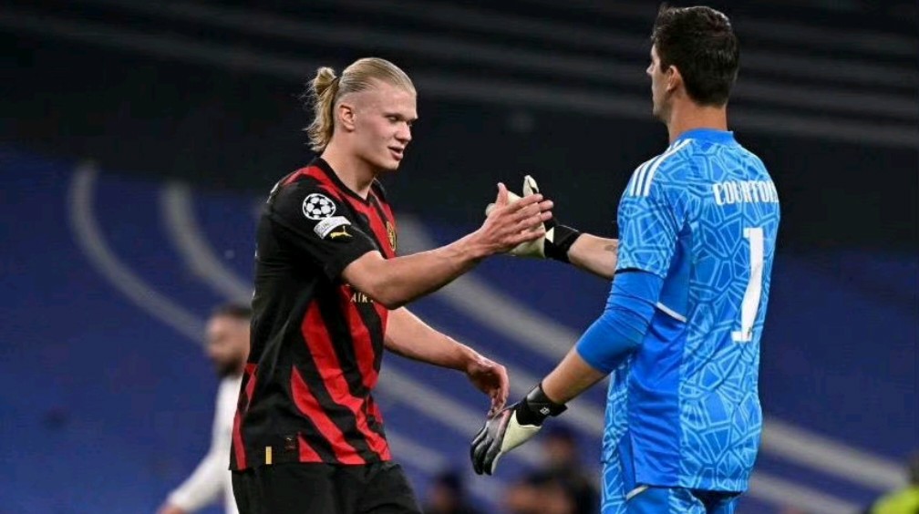 新赛季揭幕战紧张激烈,双方互有胜负 新赛季揭幕战紧张激烈,双方互有胜负