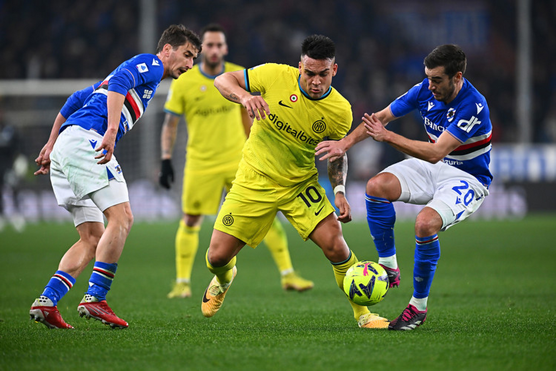 国际米兰客场击败那不勒斯,强势领跑积分榜的简单介绍 国际米兰客场击败那不勒斯,强势领跑积分榜的简单介绍