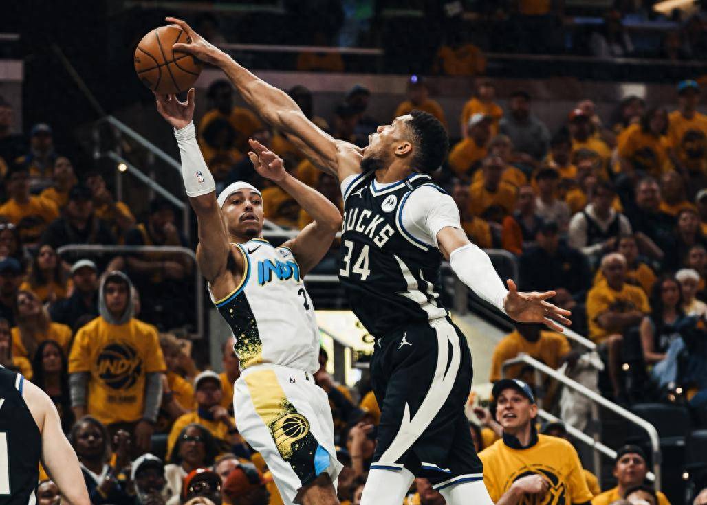 开云体育登录-雄鹿队核心受伤！球队士气受挫