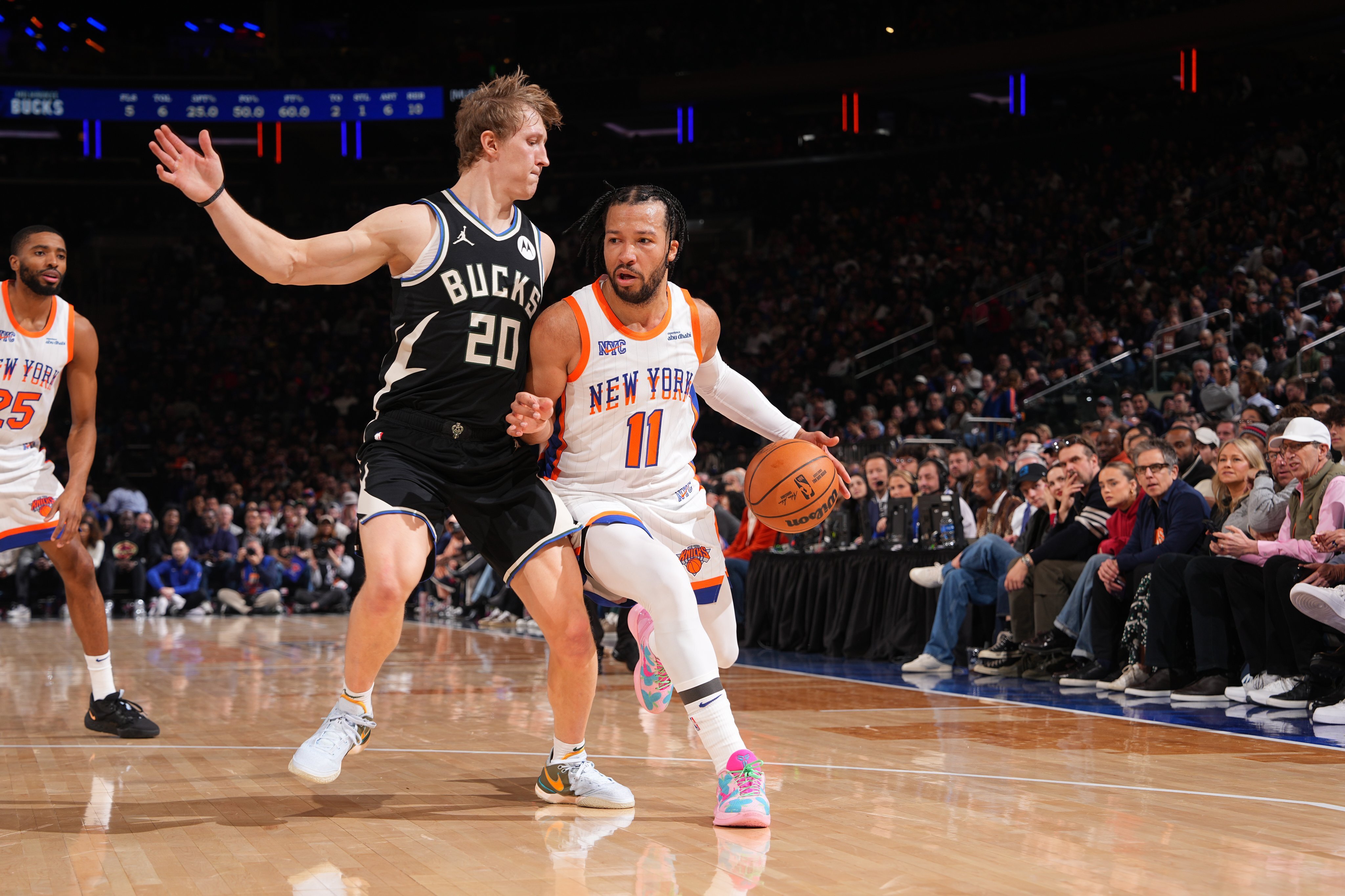 雄鹿队核心受伤!球队士气受挫 雄鹿队核心受伤!球队士气受挫