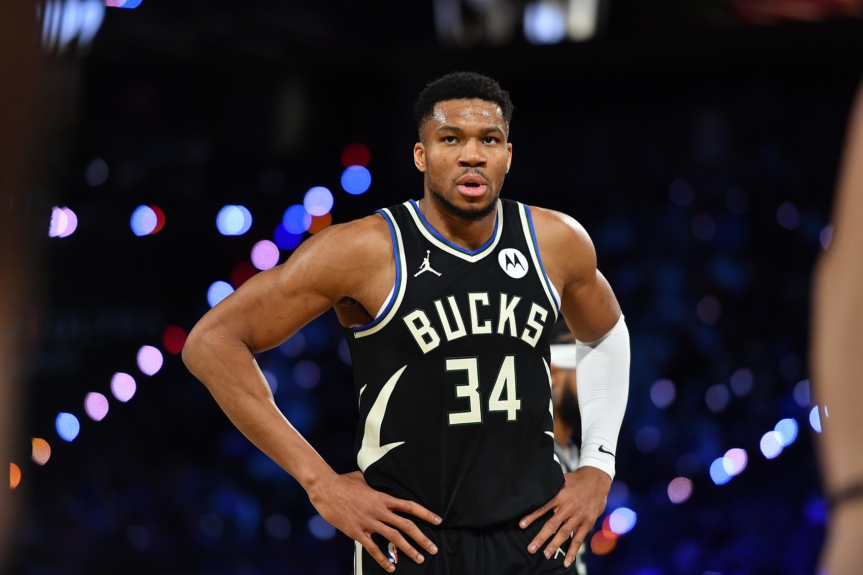 包含掘金不敌雄鹿，遭遇近期第二连败的词条