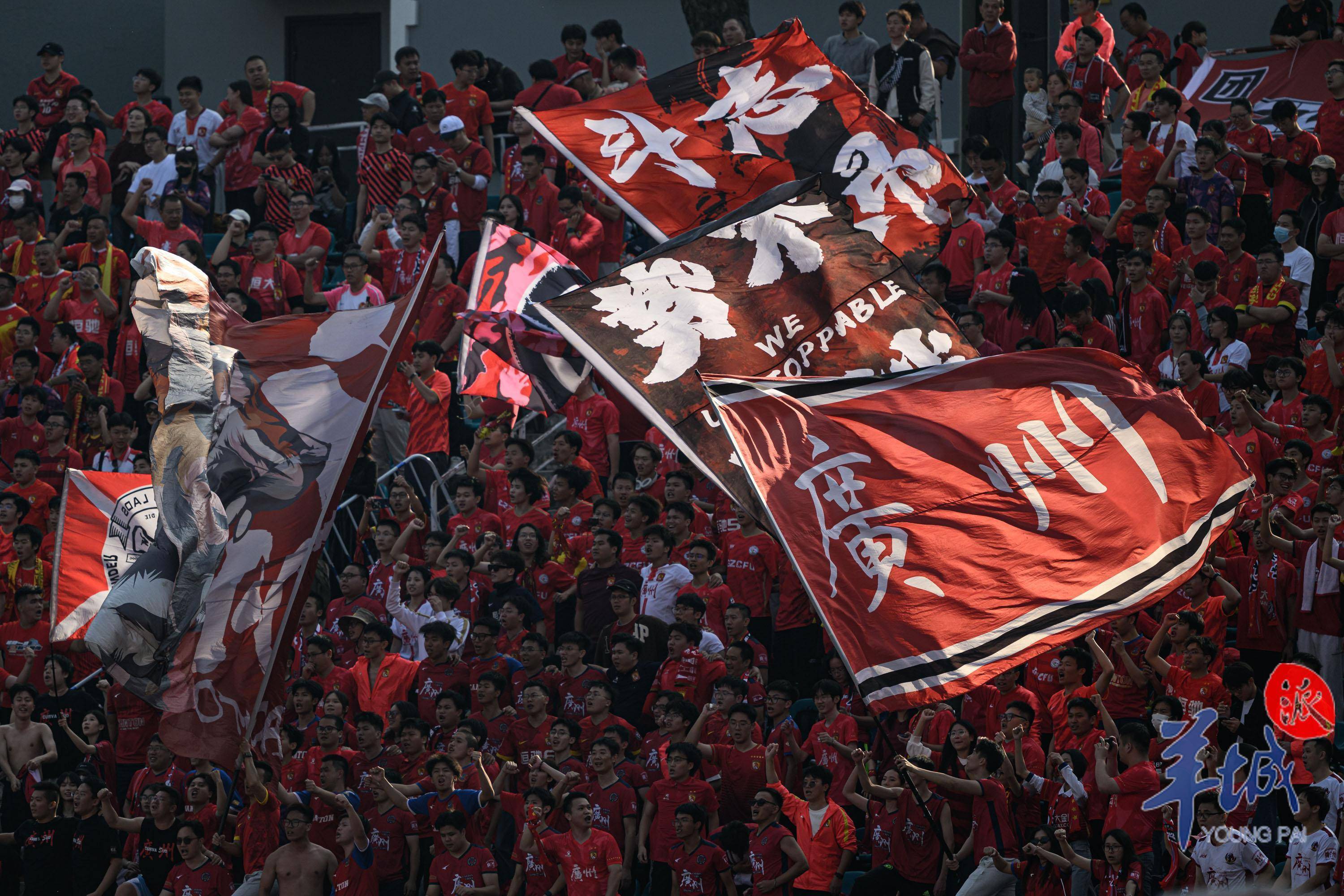 开云体育APP下载-热议篮球赛事赢家，球队意气风发庆祝