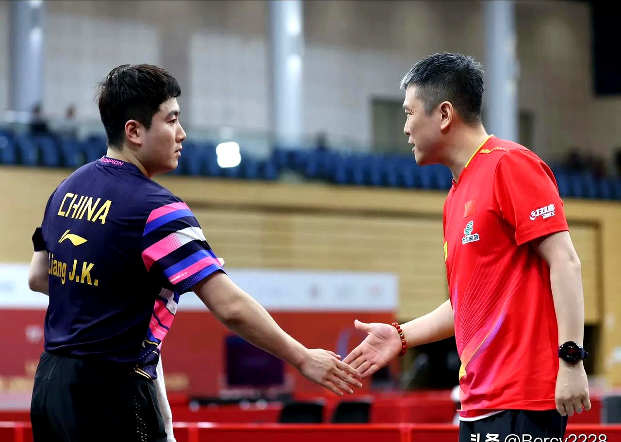 包含英国乒乓球队险胜韩国乒乓球队，王皓统治全场的词条