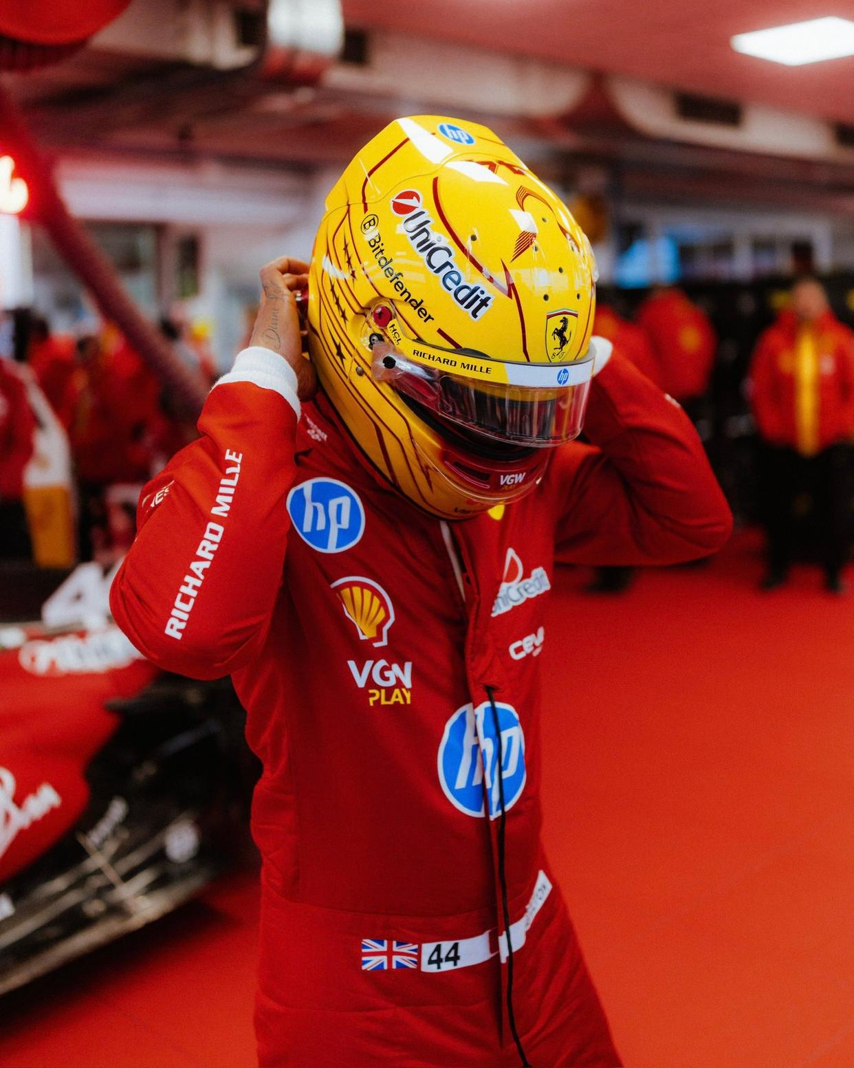 开云体育官网-法拉利完胜雷诺车队，汉密尔顿高光表现